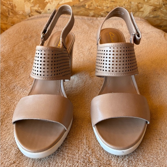 Clarks Shoes - NWOT CLARKS Artisan Pastina Malory Open Toe Leather Sandals in Sand Size 8.5